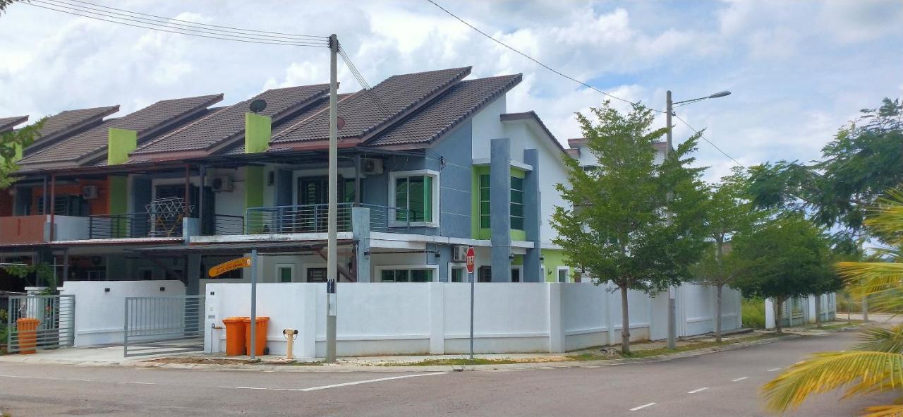Impianacasa Kluang Homestay المظهر الخارجي الصورة